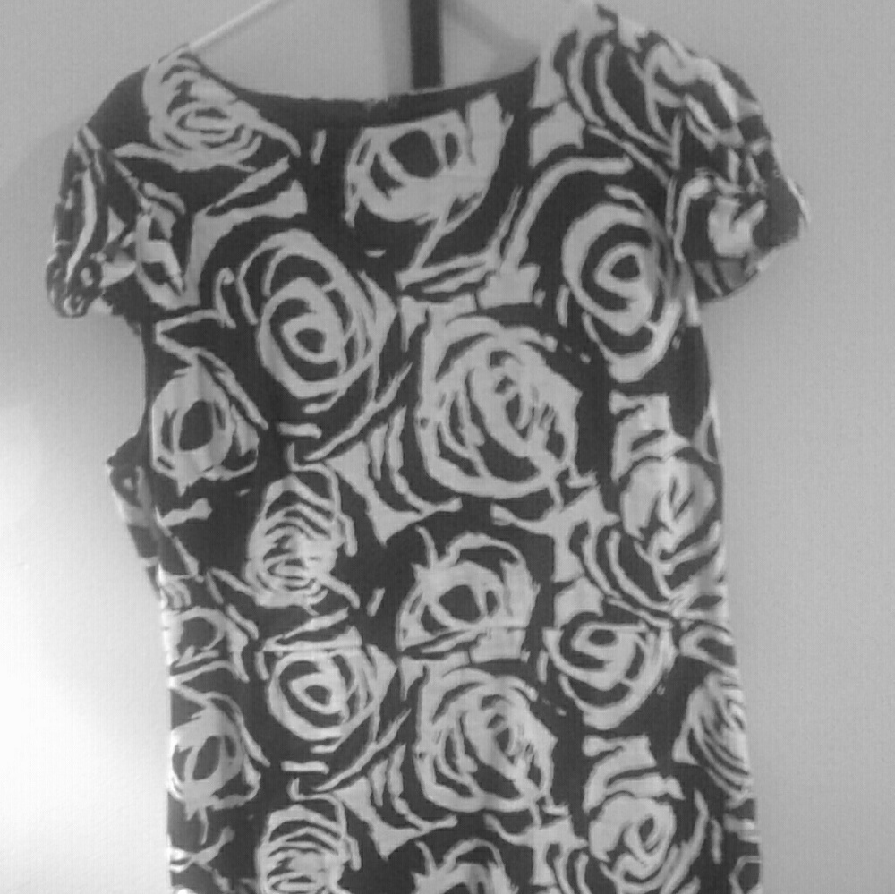 Liz claibourne  black n WHT floral dress